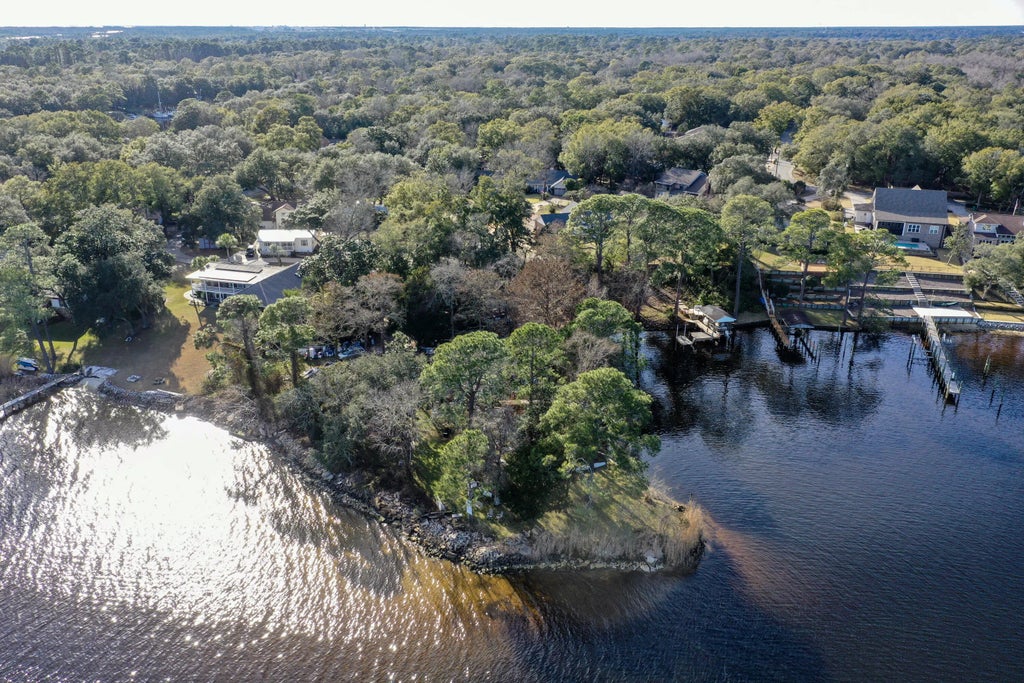 9 of 28 - 404 Seville Circle, Niceville, FL