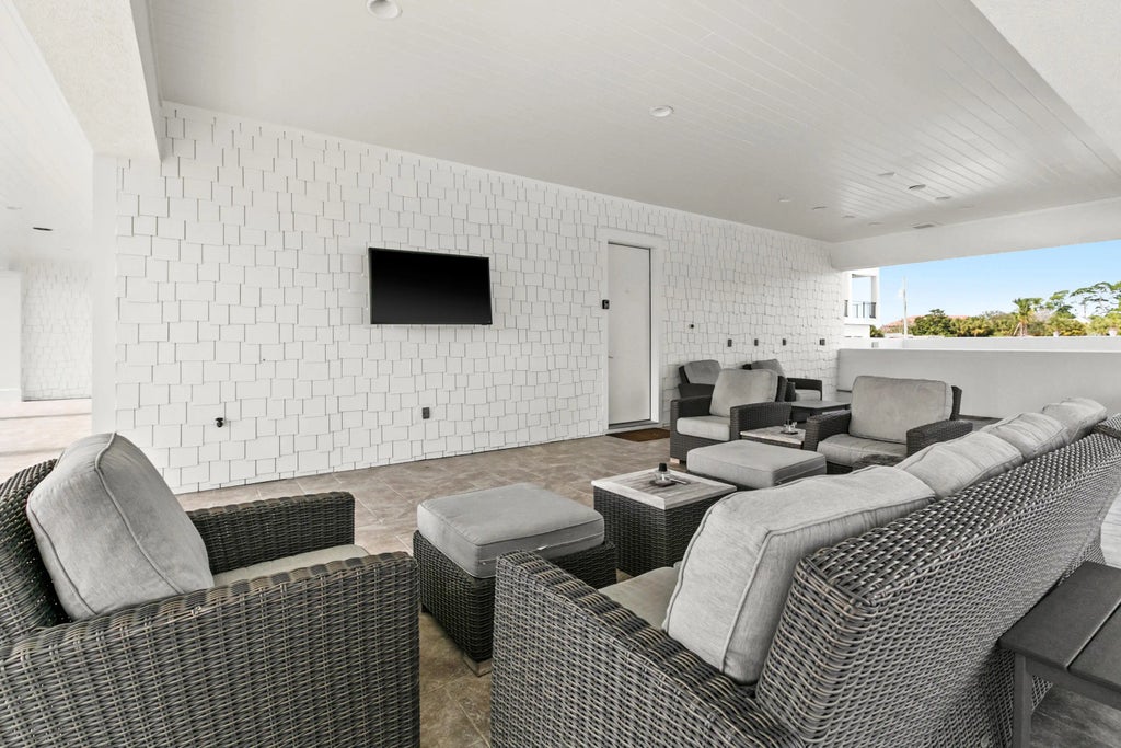 92 of 98 - 111 E Beach Drive, Miramar Beach, FL