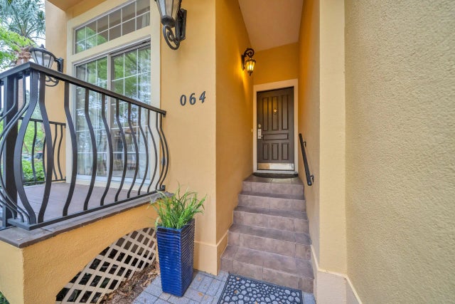 64 Vantage Point 64, Miramar Beach