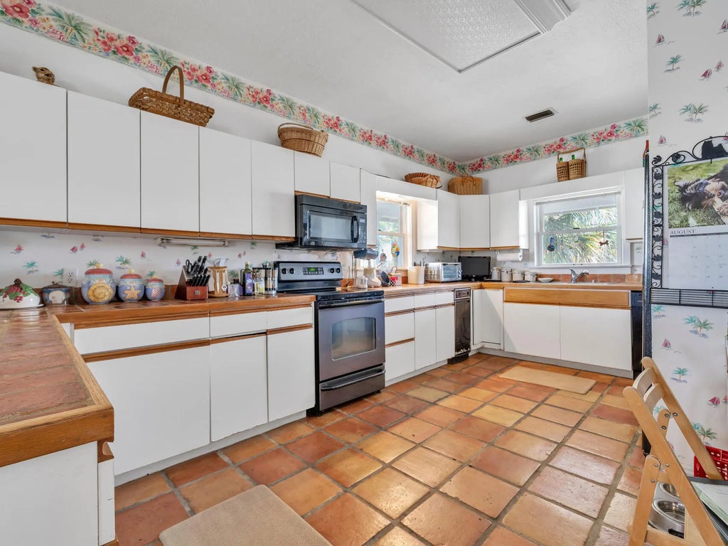 8 of 59 - 604 Magnolia Drive, Destin, FL