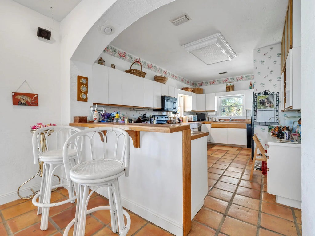 9 of 59 - 604 Magnolia Drive, Destin, FL