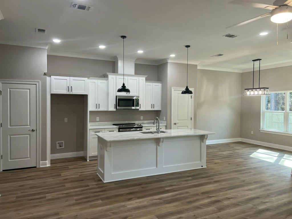 8 of 22 - 8401 Sevilla Street, Navarre, FL