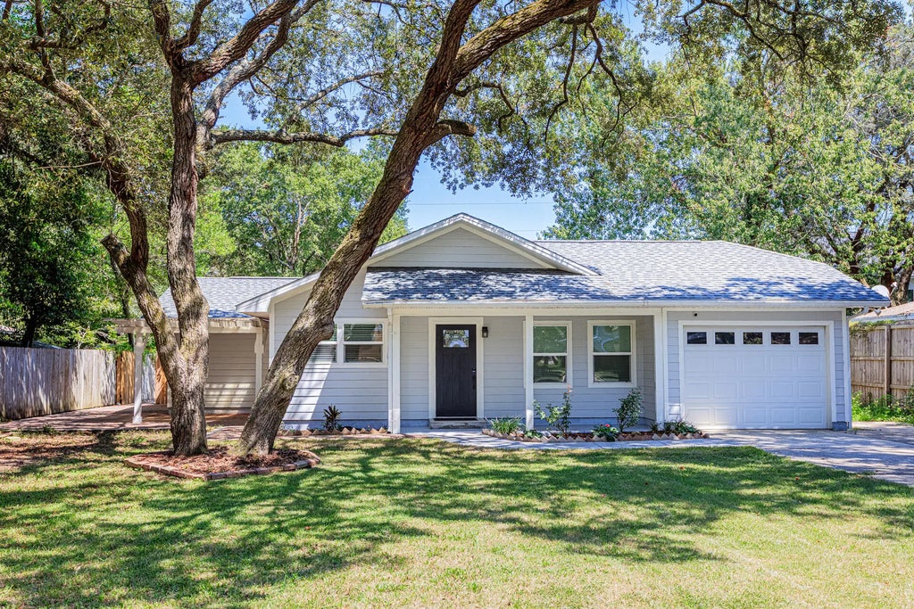 2 of 32 - 1013 Gloria Avenue, Fort Walton Beach, FL