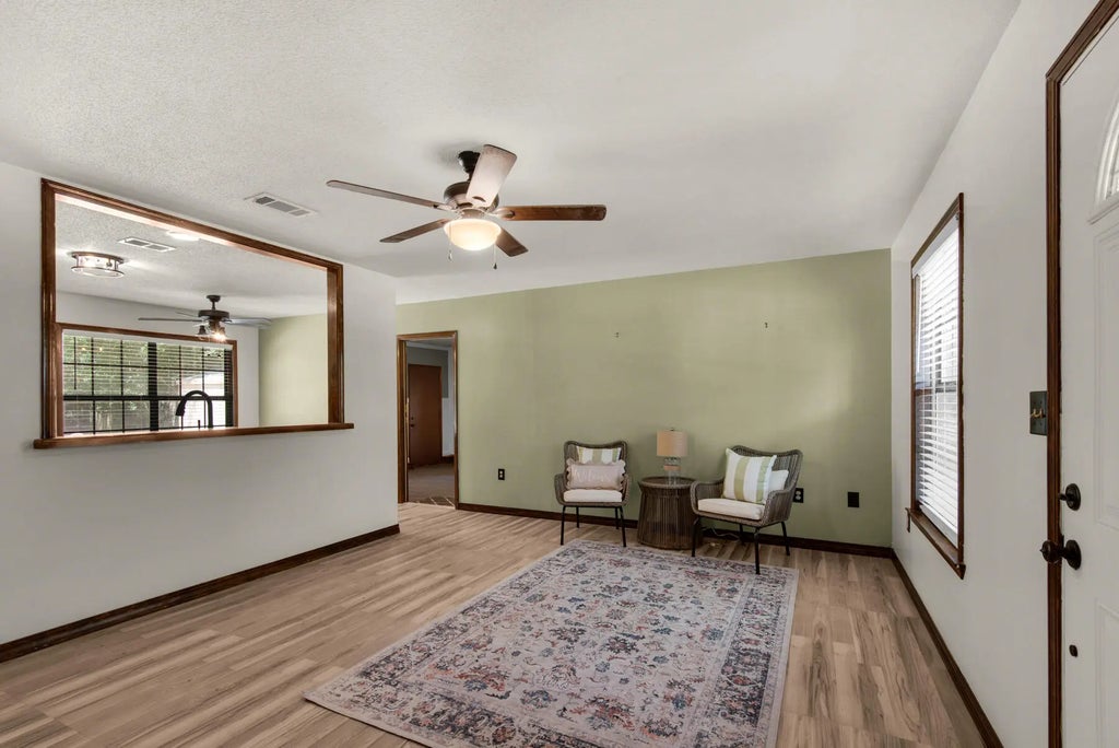 2 of 32 - 223 W Pinoak Court, Crestview, FL