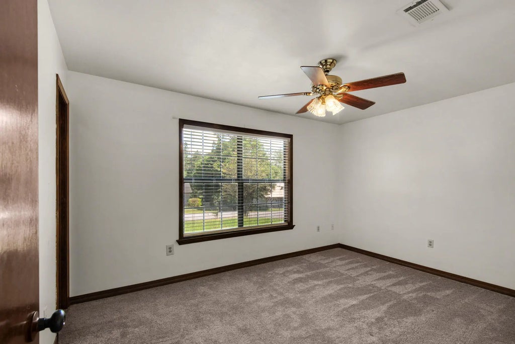 22 of 32 - 223 W Pinoak Court, Crestview, FL