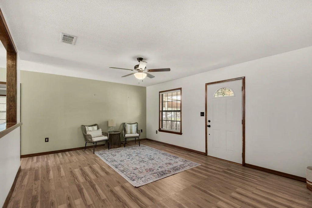 3 of 32 - 223 W Pinoak Court, Crestview, FL