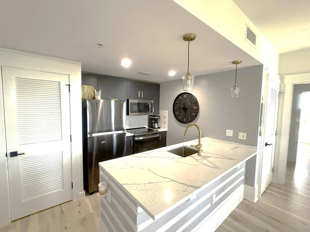 Photo of Listing #970498