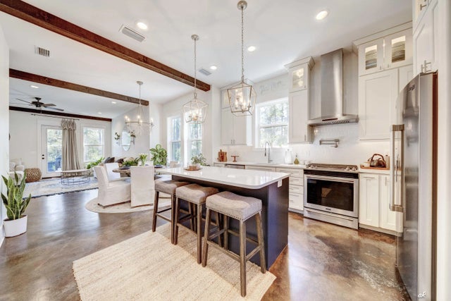 Photo of Listing #972596