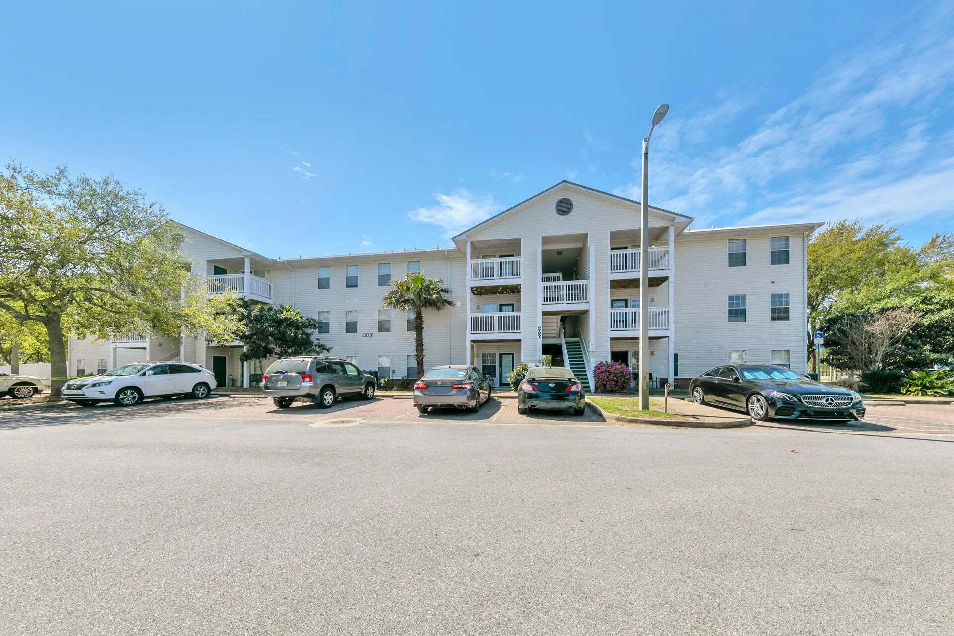 Photo of Listing #973019