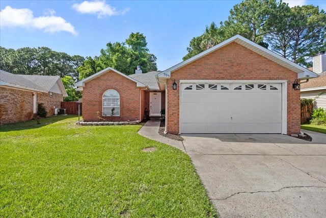 706 Vintage Circle, Destin