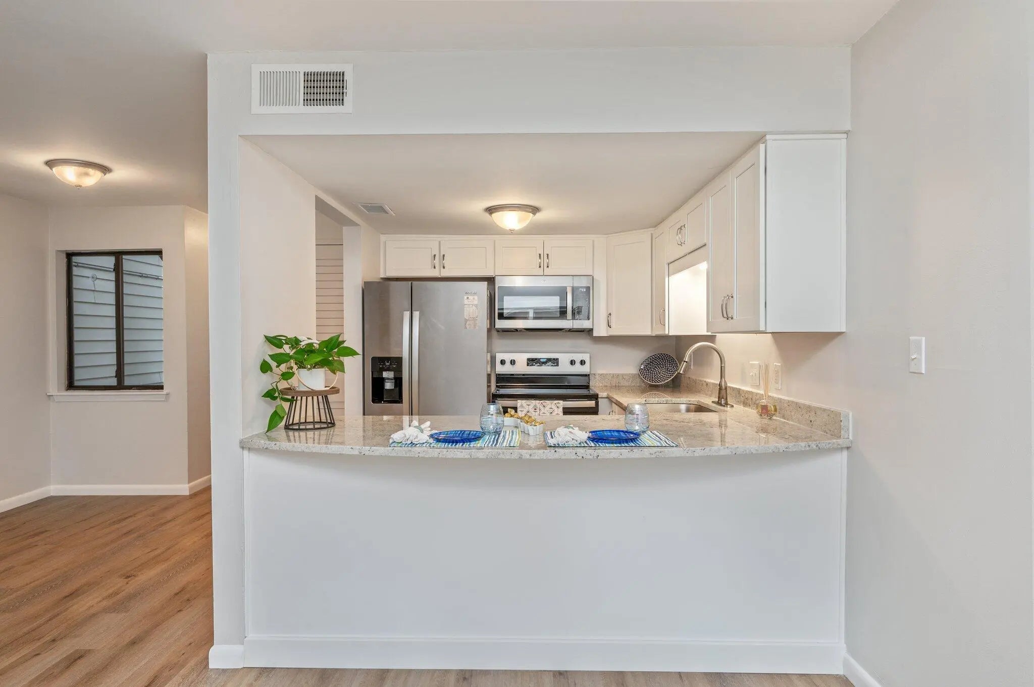 Photo of Listing #977602