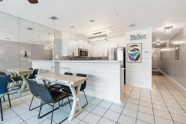 Photo of Listing #979286