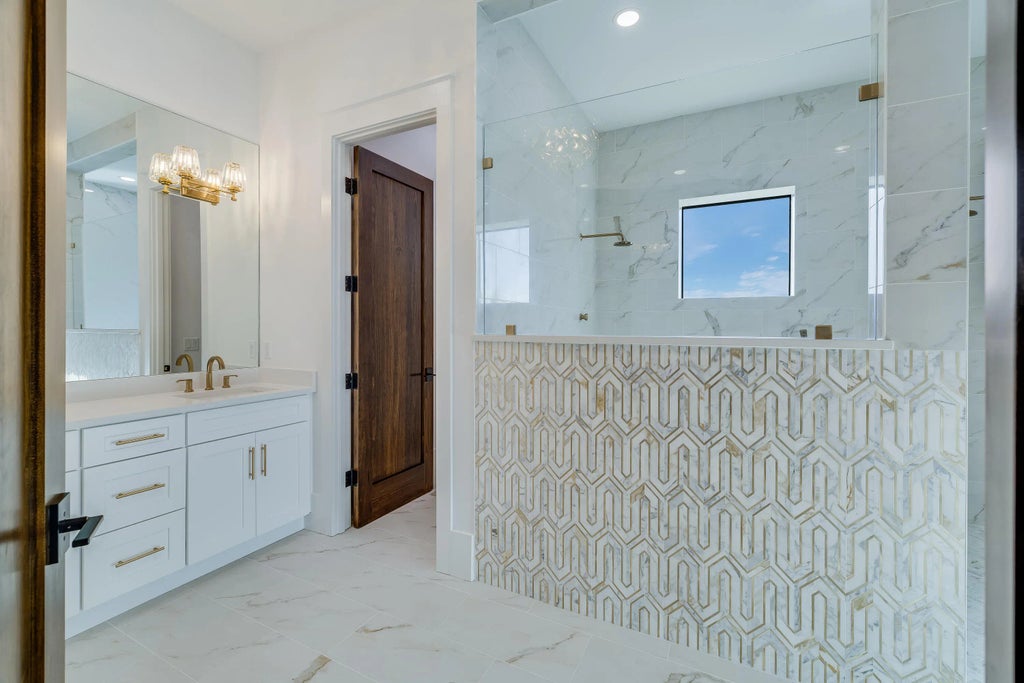 82 of 143 - 602 Lagoon Dr Drive, Destin, FL