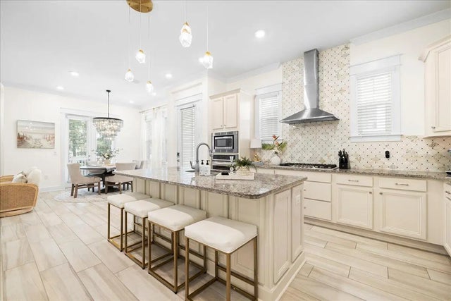 Photo of Listing #980078