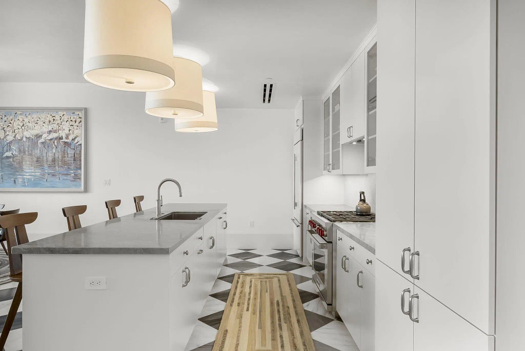 10 of 96 - 27 Admiralty Row 305, Alys Beach, FL