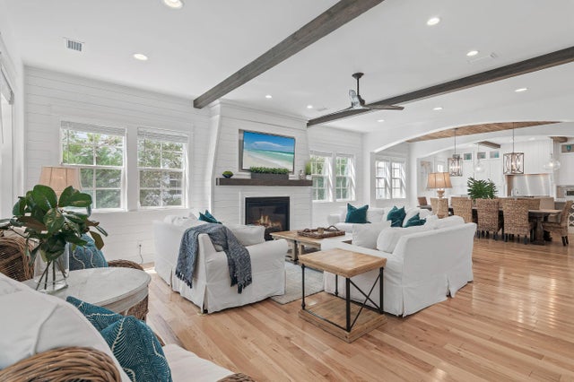 Photo of Listing #983319