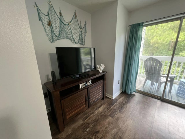 Photo of Listing #982885