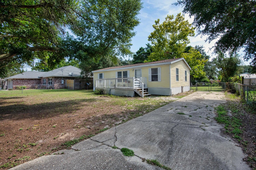 2 of 27 - 211 Evergreen Drive, Mary Esther, FL