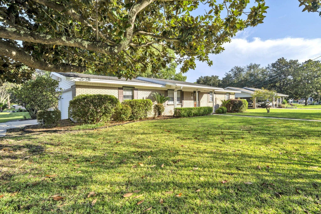 33 of 38 - 605 Sea Oats Drive, Destin, FL