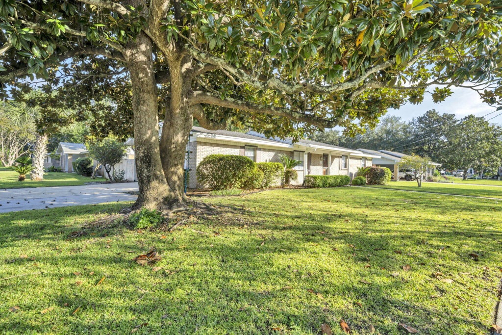 35 of 38 - 605 Sea Oats Drive, Destin, FL