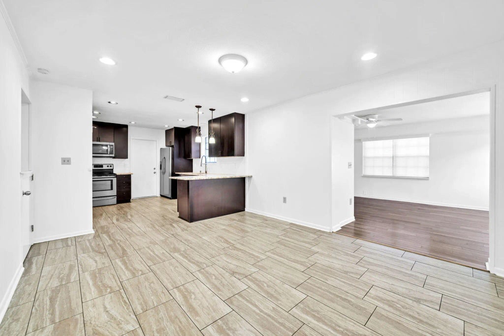 4 of 38 - 605 Sea Oats Drive, Destin, FL