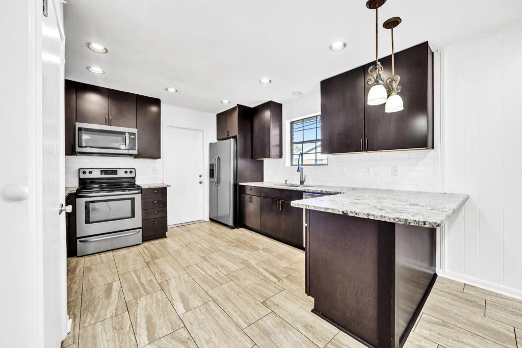 8 of 38 - 605 Sea Oats Drive, Destin, FL