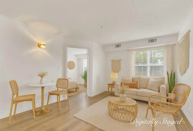 Photo of Listing #984409