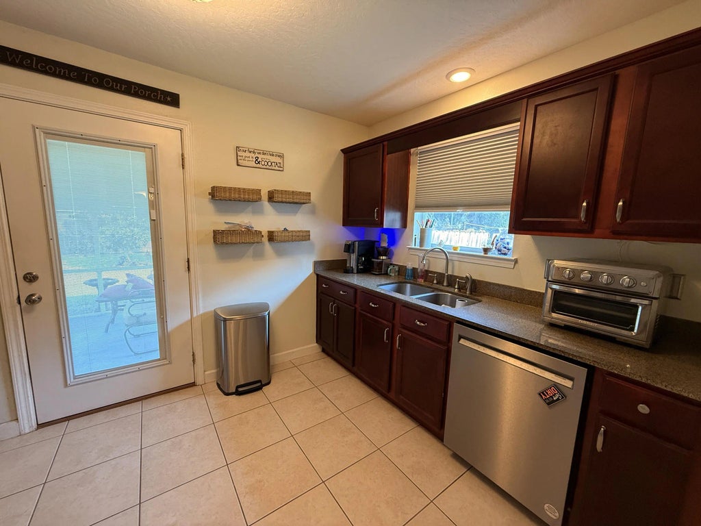 17 of 39 - 207 Green Drive, Mary Esther, FL