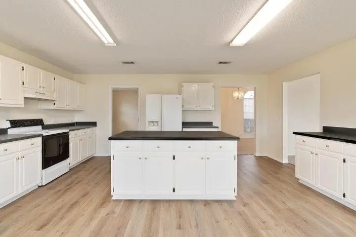 10 of 29 - 2837 Tamiami Trail, Crestview, FL