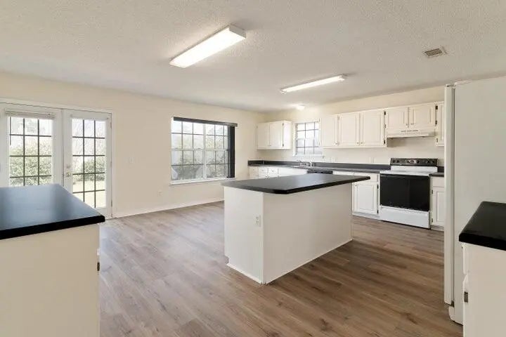 9 of 29 - 2837 Tamiami Trail, Crestview, FL