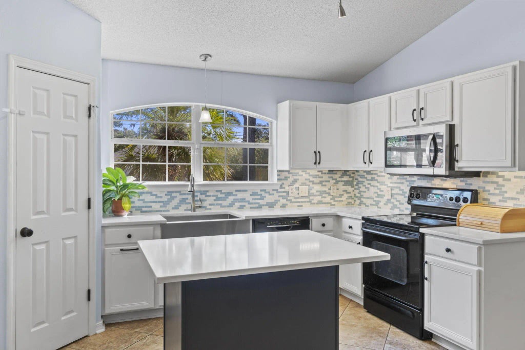 6 of 36 - 1951 Hawthorne Drive, Navarre, FL