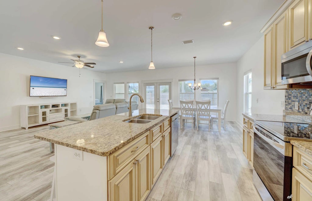 9 of 37 - 6813 S Lagoon Drive, Panama City Beach, FL