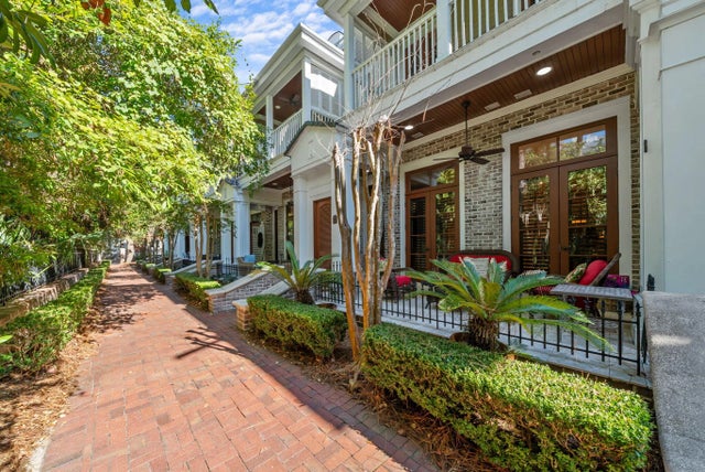 Photo of Listing #985548