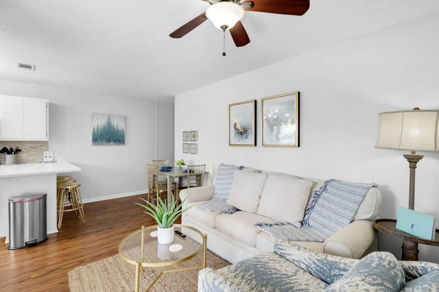 Photo of Listing #985859