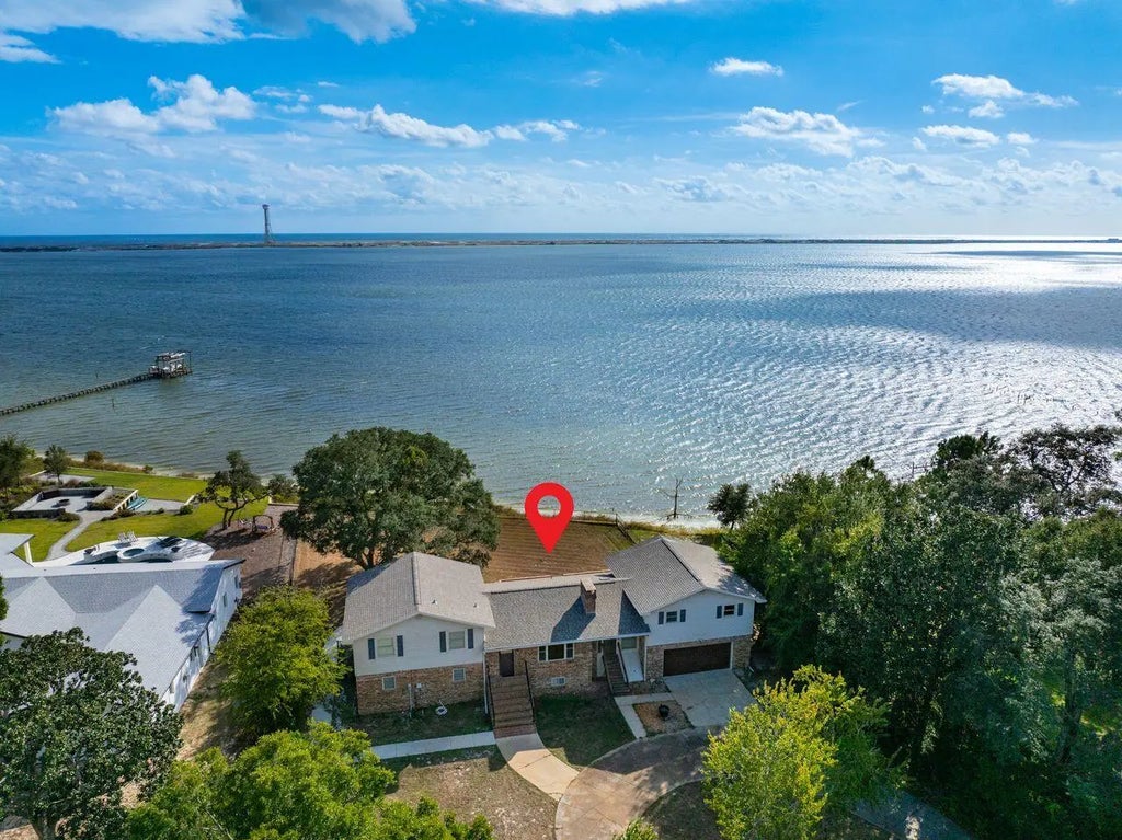 1 of 80 - 2595 W Highway 98, Mary Esther, FL
