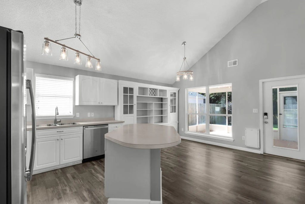 11 of 40 - 997 Claeven Circle, Fort Walton Beach, FL