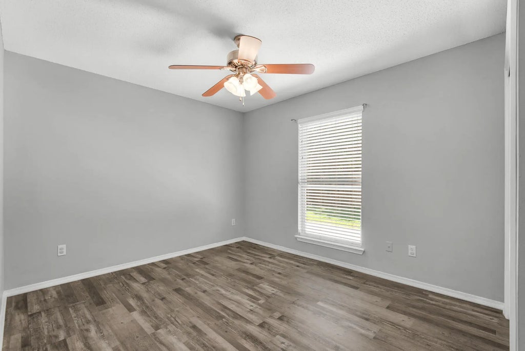 19 of 40 - 997 Claeven Circle, Fort Walton Beach, FL