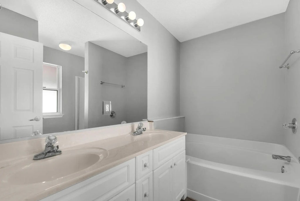 24 of 40 - 997 Claeven Circle, Fort Walton Beach, FL