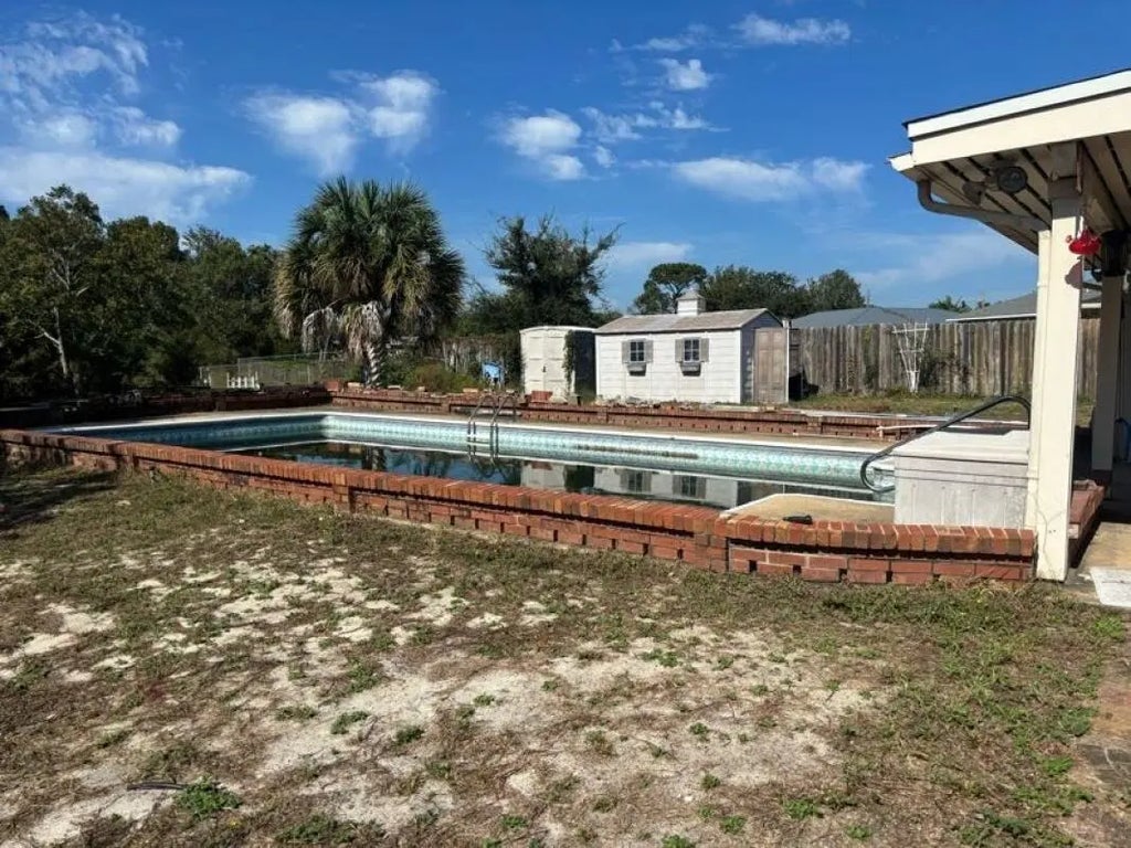 4 of 6 - 33 Lakeview Drive, Mary Esther, FL