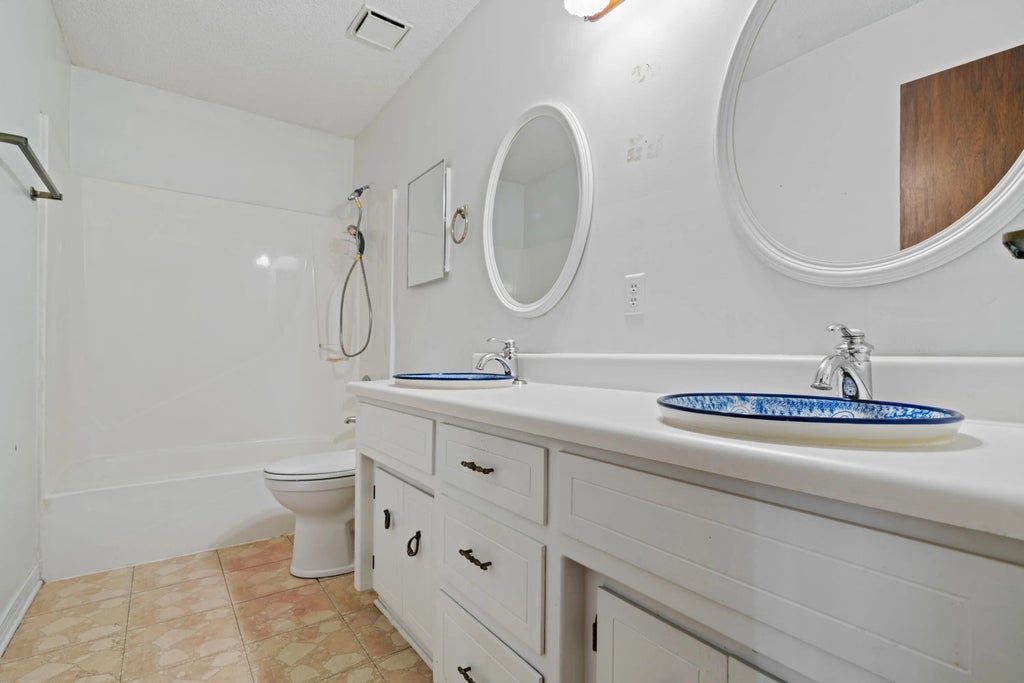 14 of 27 - 232 Lakeside Lane, Mary Esther, FL