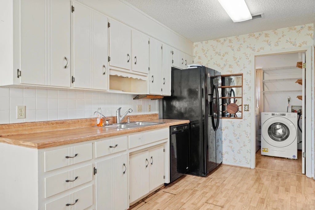 8 of 27 - 232 Lakeside Lane, Mary Esther, FL