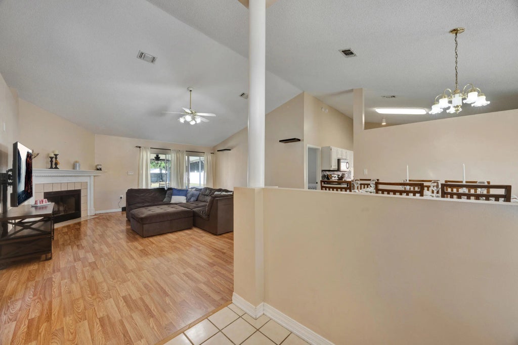 4 of 32 - 4749 Coronado Circle, Crestview, FL