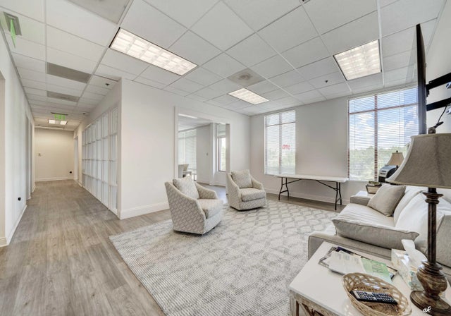 Photo of Listing #987944