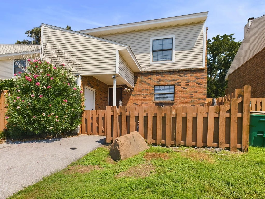 19 of 24 - 121 4th Avenue, Shalimar, FL