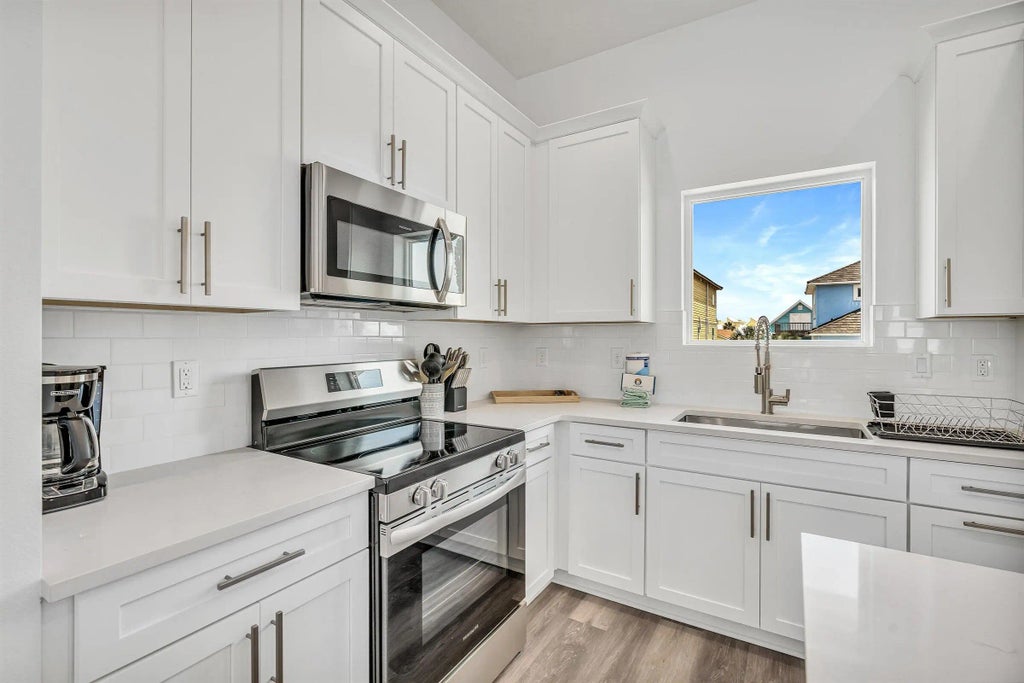 12 of 33 - 1421 Sonata Court Court, Navarre, FL