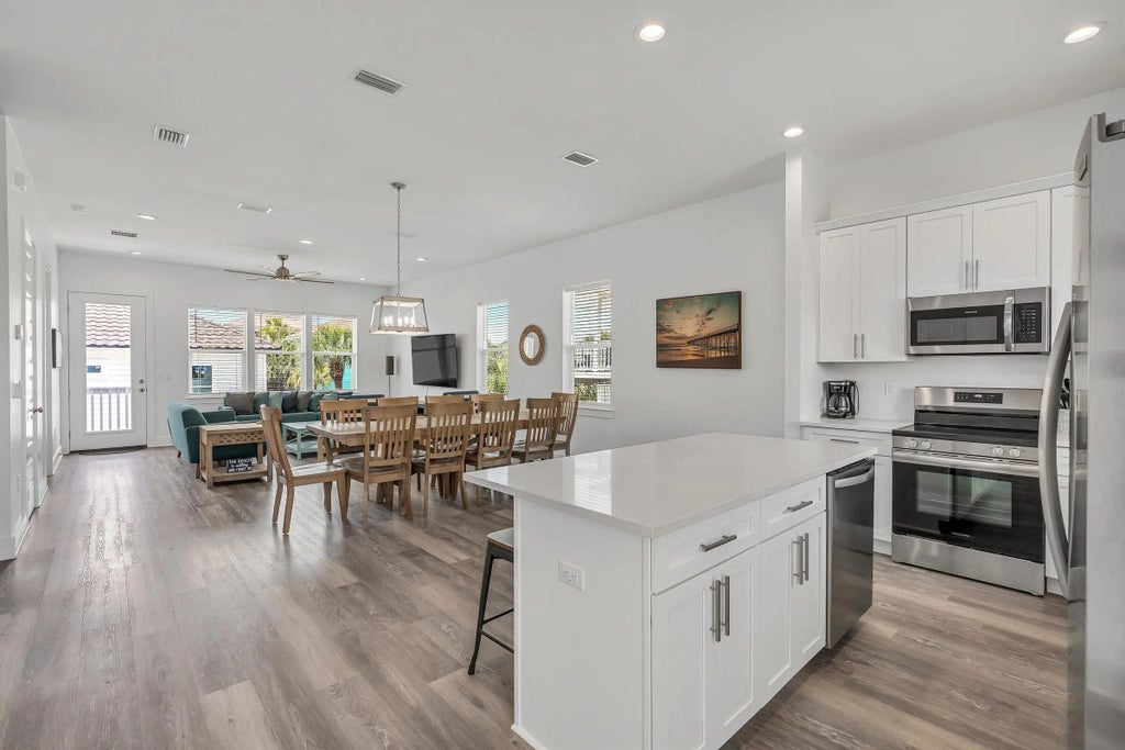 9 of 33 - 1421 Sonata Court Court, Navarre, FL