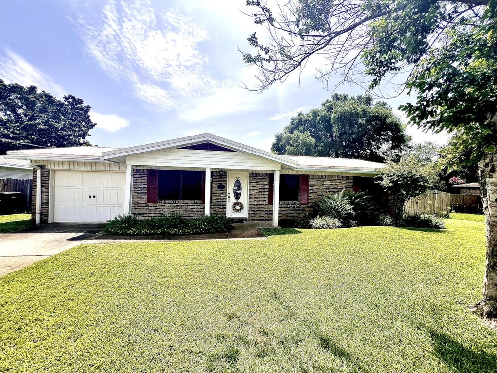 1 of 19 - 307 Nw Sikes Circle, Fort Walton Beach, FL