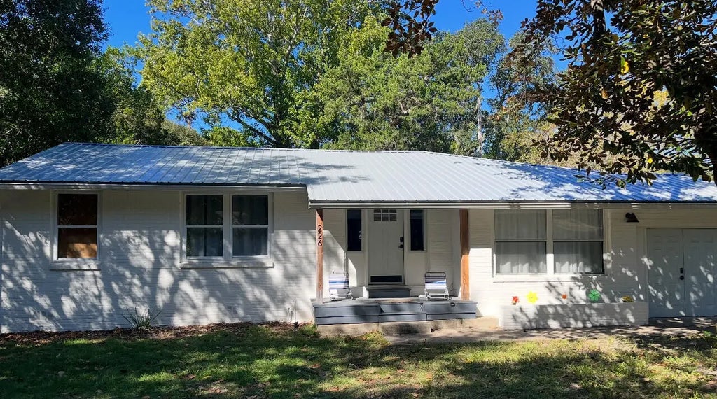 1 of 17 - 226 Ne Bradley Drive, Fort Walton Beach, FL