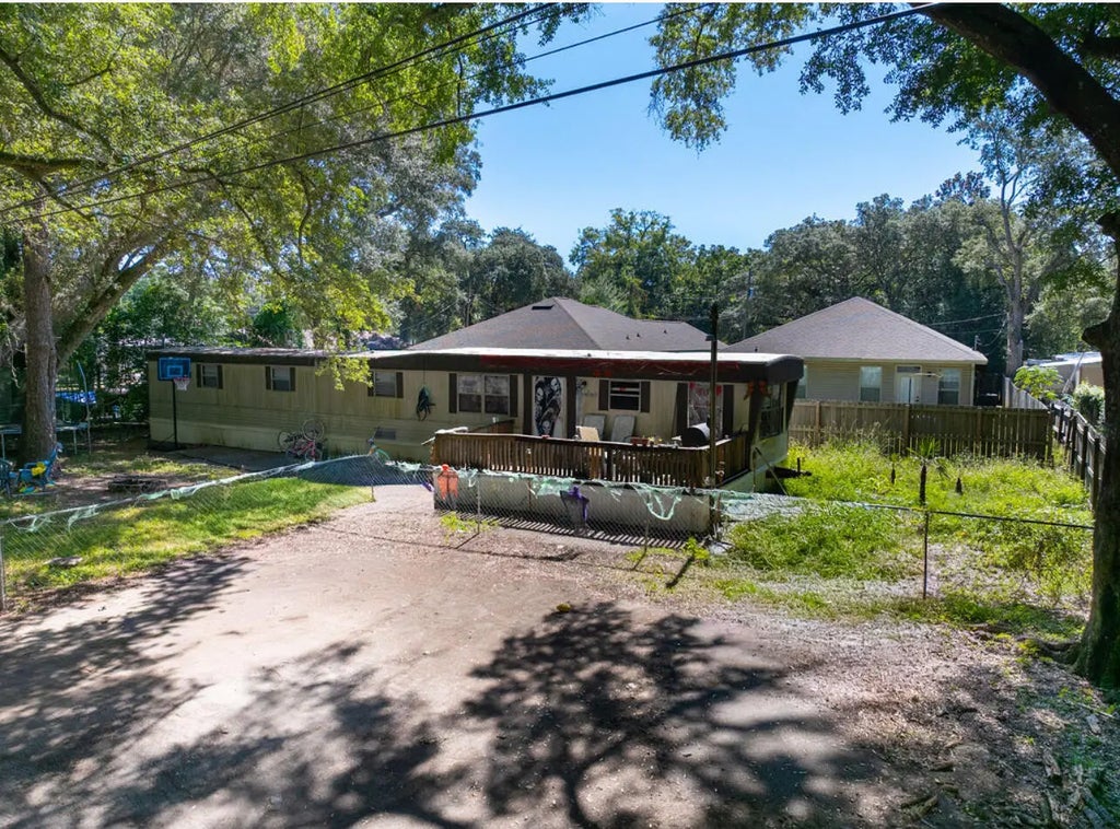 1 of 4 - 765 Pinecrest Lane, Fort Walton Beach, FL