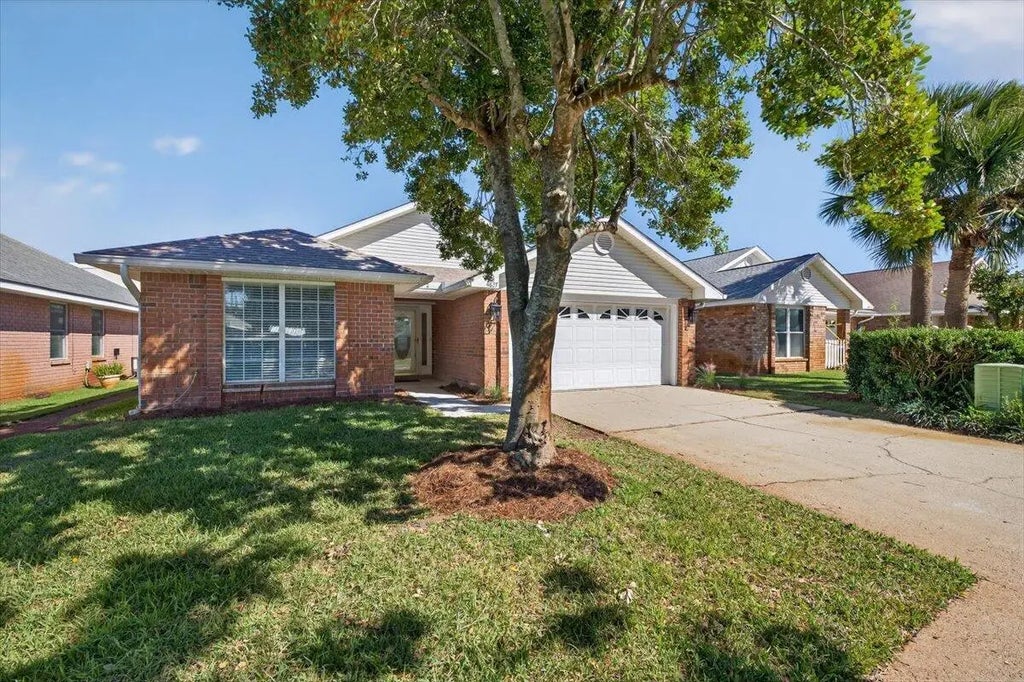 2 of 39 - 4627 Windstarr Drive, Destin, FL